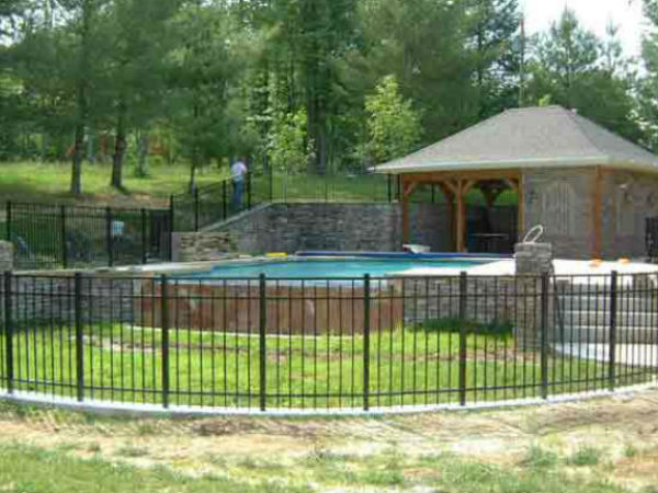 Fincastle-Aluminum-POOL-Fence-Oneida