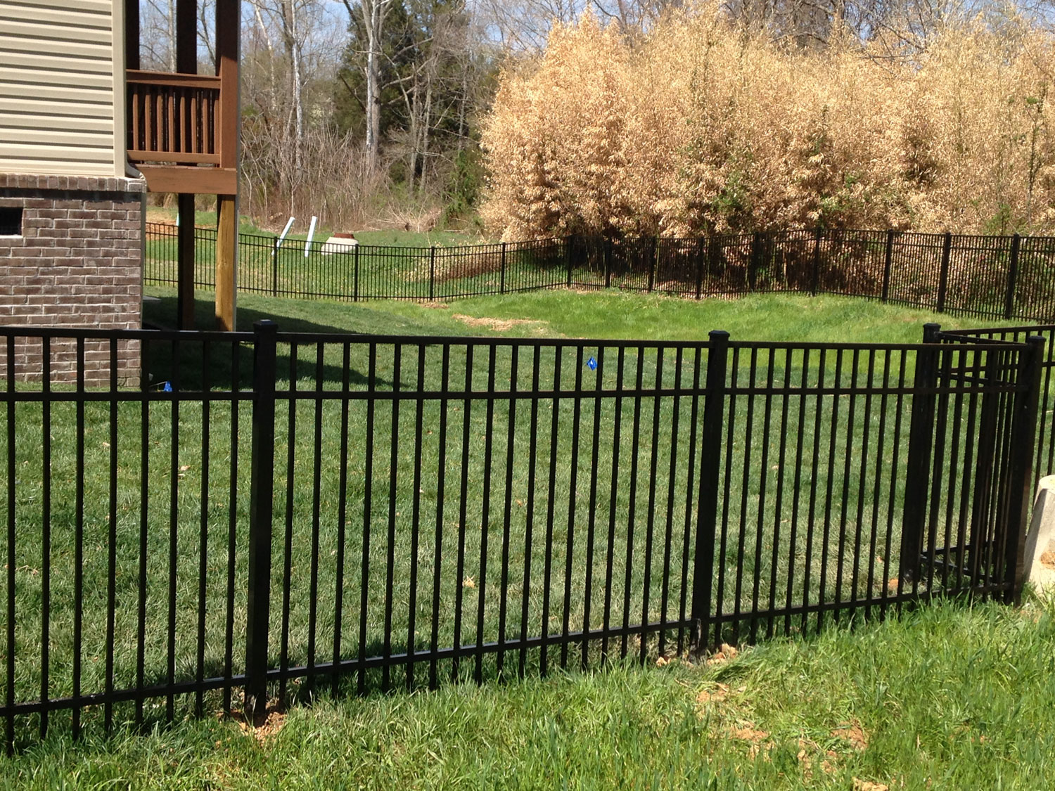 The-Elegance-of-Black-Aluminum-Fences